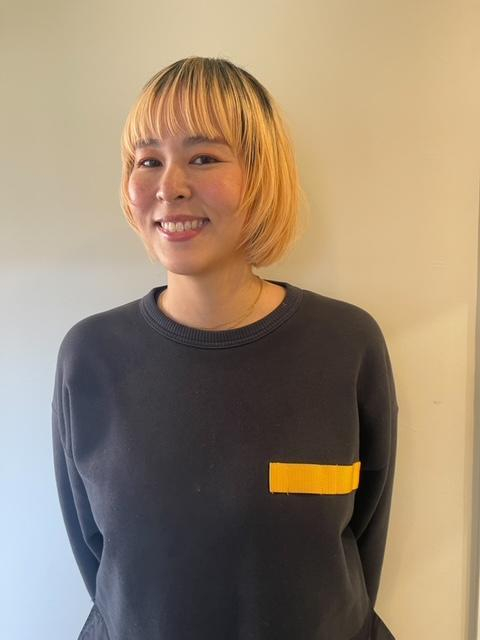 ブロンド顔まわりレイヤー